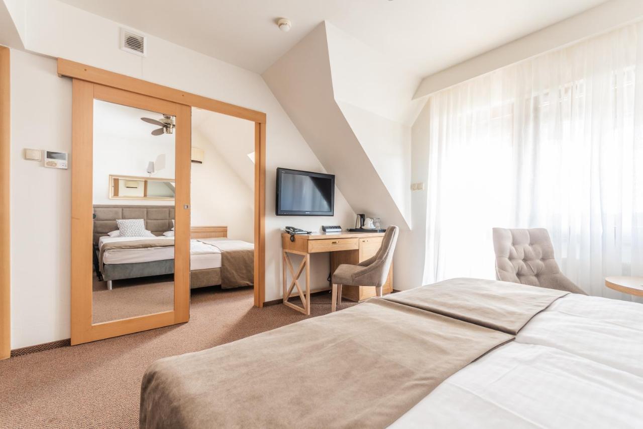 Hotel Kahlberg Крыница-Морска Экстерьер фото